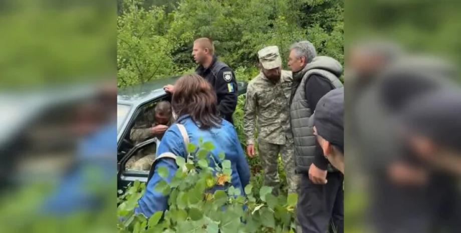 На блокпосту напали: дев'ять мешканців Ворохти підозрюють у побитті працівника ТЦК.