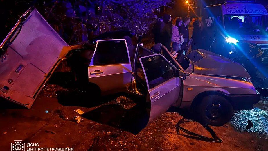 У Кам’янському водії двох авто не змогли самостійно вибратися після зіткнення (ФОТО)