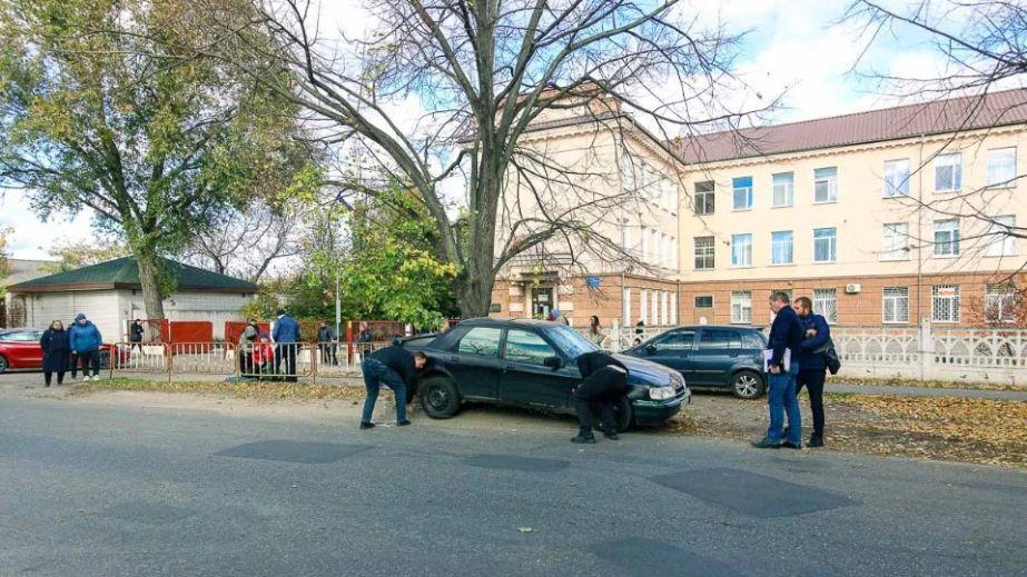 У Дніпрі автомобіль наїхав на двох школярів, один з них загинув (ФОТО).