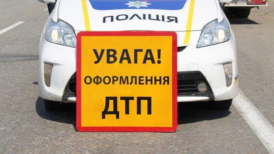 In Dnipro, a minibus hit a pedestrian at a crosswalk on Topole. (VIDEO)